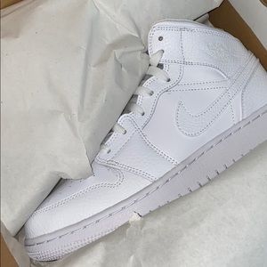 Jordan Air 1 mids all white